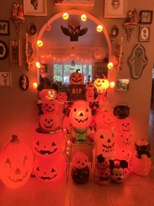 Kitschy & Witchy Halloween House Decor – The Vintage Woman
