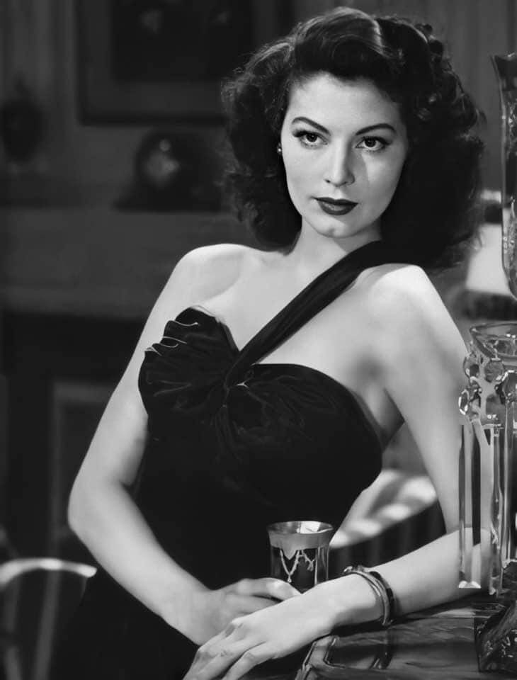 The Classic Film Noir Femme Fatale – The Vintage Woman